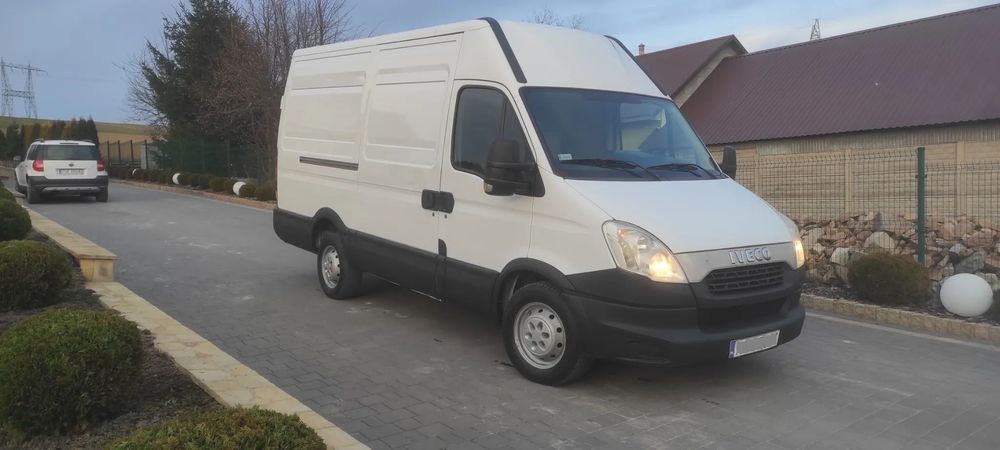 Iveco DAILY 35S13 SREDNI BLASZAK 3,50m PAKA DOBRY STAN MAŁY PRZEBIEG  bezwypadkowy wszystko sprawne