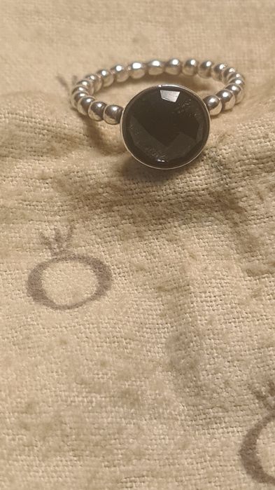 Anel pandora com pedra preta