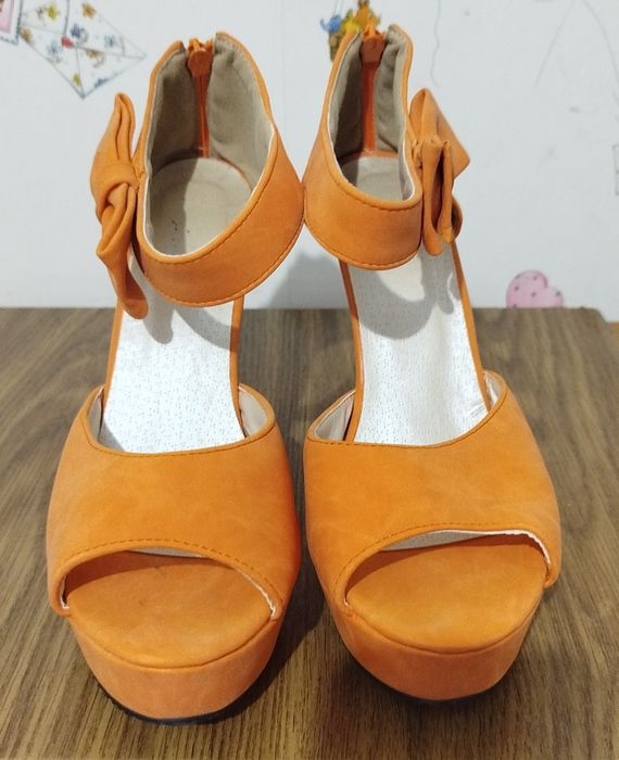 Продам босоножки 40 р.