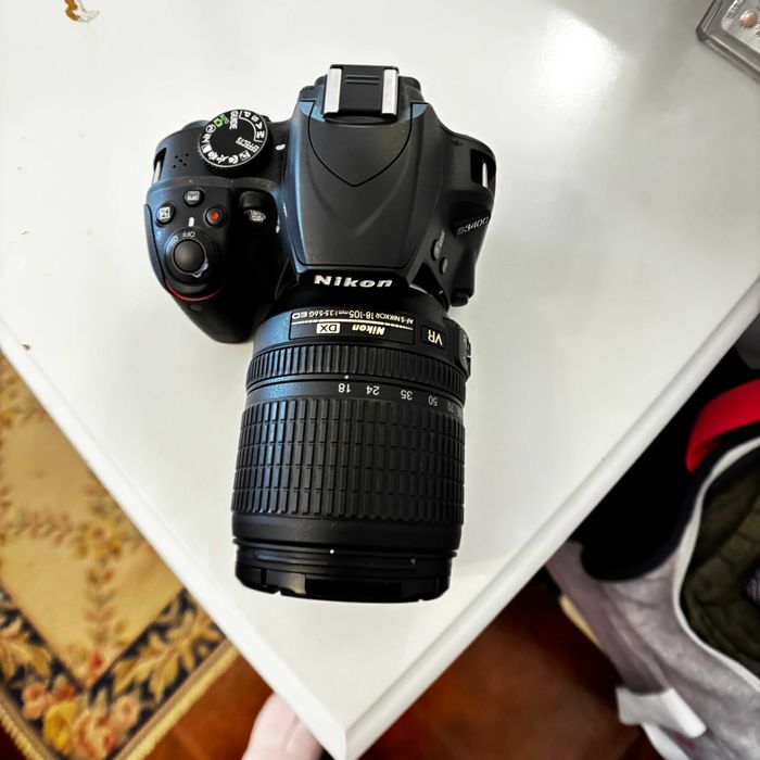 Máquina Fotográfica Reflex NIKON D3400 (Lente 18-105mm)