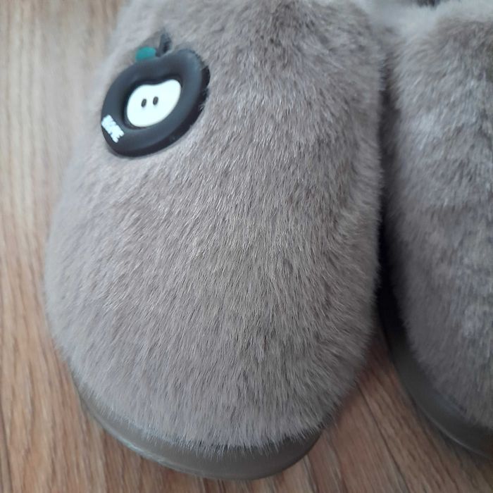 Тапочки тёплые домашние.