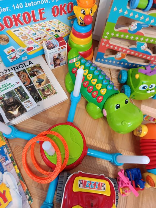 Zabawki, gry, książeczki, misie.