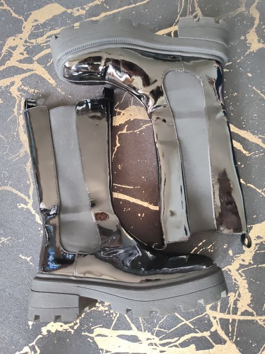 Buty czarne lakierki damskie rozm. 39 z masywną podeszwą