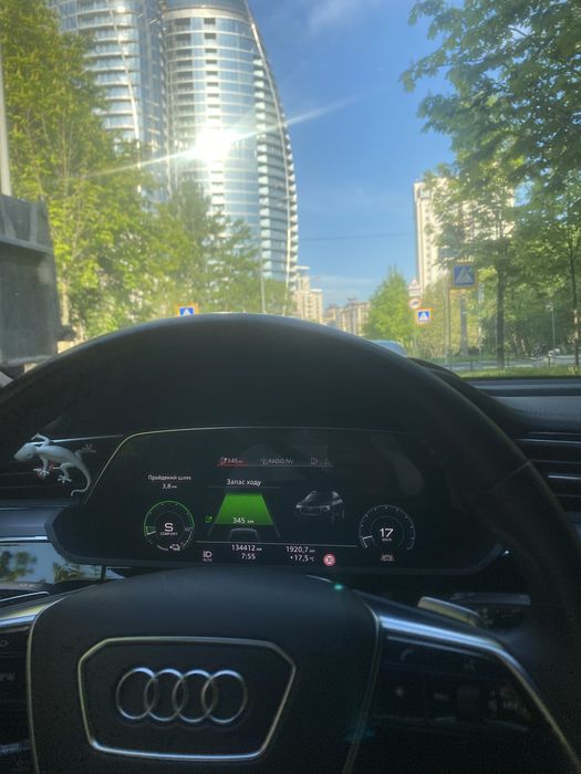 Audi e-rron, 55, 2019