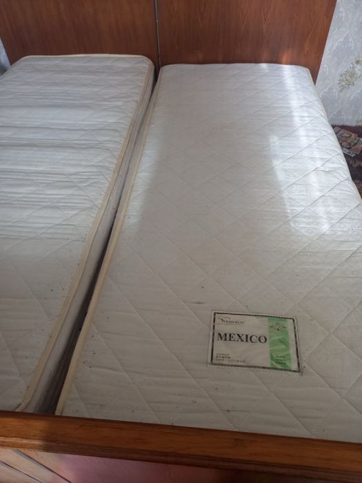 Продам два односпальні ліжка.