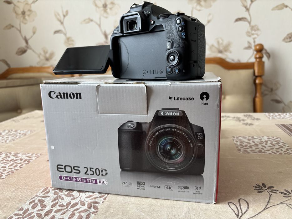 Продаю фотоапарат Canon EOS 250D Kit 18-55 (в ідеальному стані)