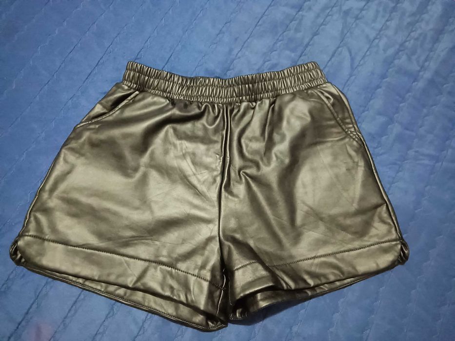 Calções de napa pretos - Tam. 40/42