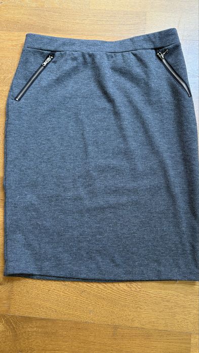 Spodnica tuba. Idealna do swetrów i marynarek