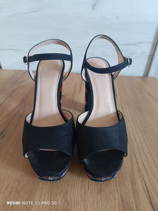 Buty damskie na grubym obcasie