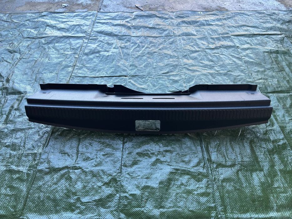 Skoda octavia III kombi VRS listwa nakładka progu bagażnika 5E9863459