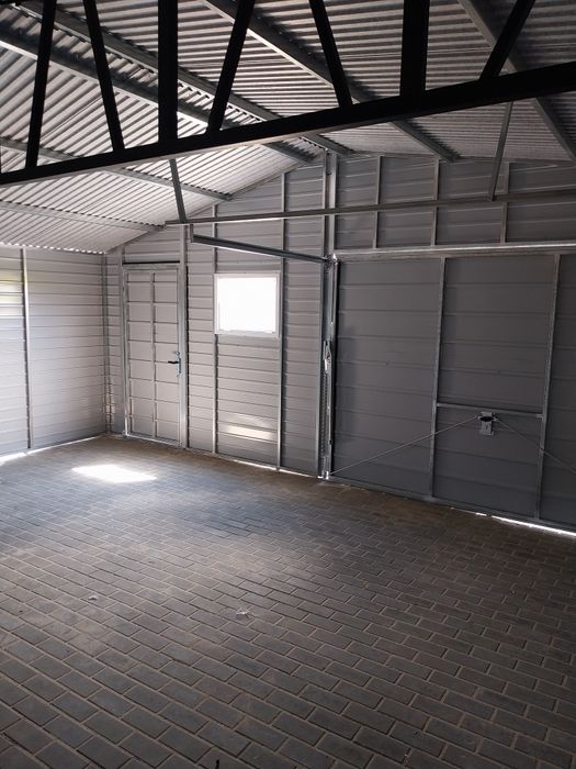 Garaż blaszany drewnopodobny nowoczesny styl