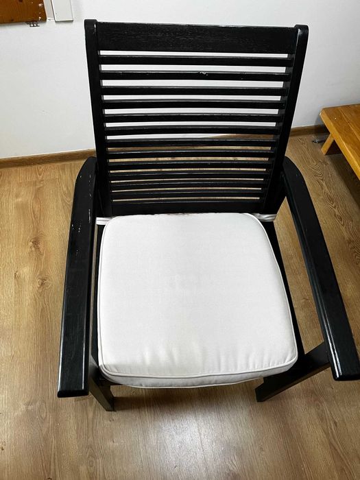 Stol drewniany + krzesla + poduszki, elegancki zestaw