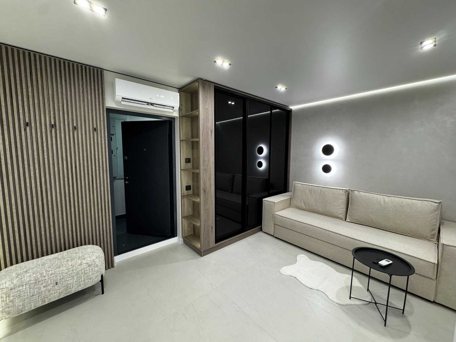 Однокімнатна квартира з дизайнерським ремонтом у центрі міста