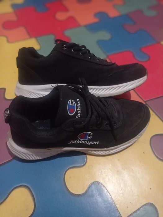 Кросівки замшеві