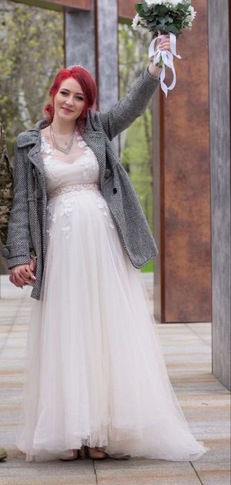 Свадебное платье очень красивое и стильное