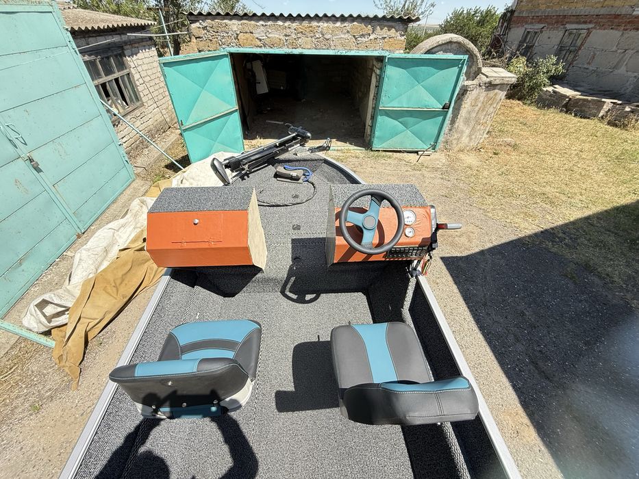 Катер TRACKER V-14 + мотор Suzuki 50 к.с + трейлер!