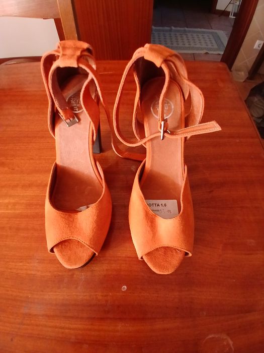 Sandálias salto alto