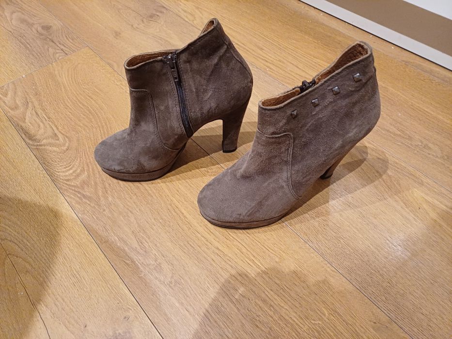 Botins camurça beje Stella