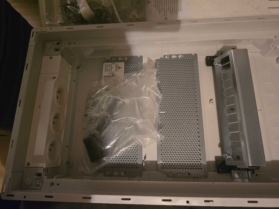 Hager Rozdzielnia Multimedialna Podtynkowa Volta 3 (Vu36Nwp)