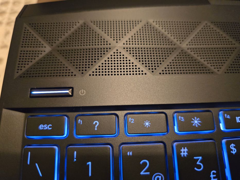 PC portátil HP Pavilion Gaming pouco uso