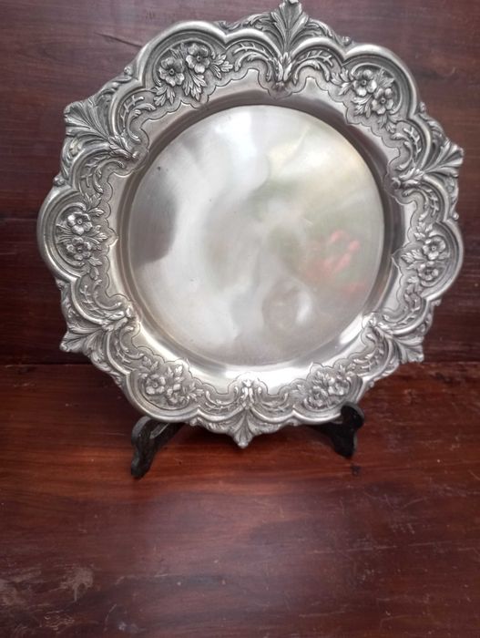 Conjunto de Moldura e Salva em Estanho