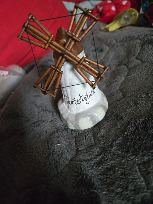 Figurka wiatrak stojący