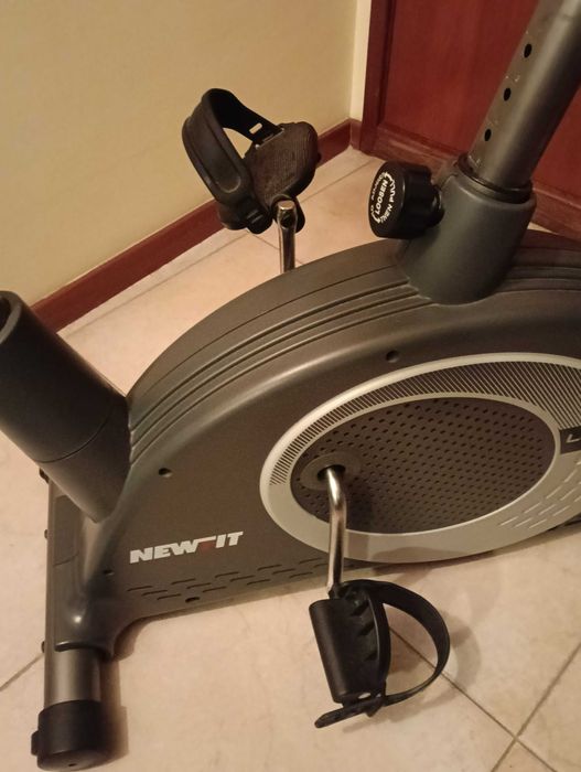 Bicicleta estática Newfit em bom estado