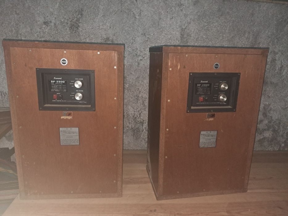 Sansui 2000x e colunas Sansui SP 2500