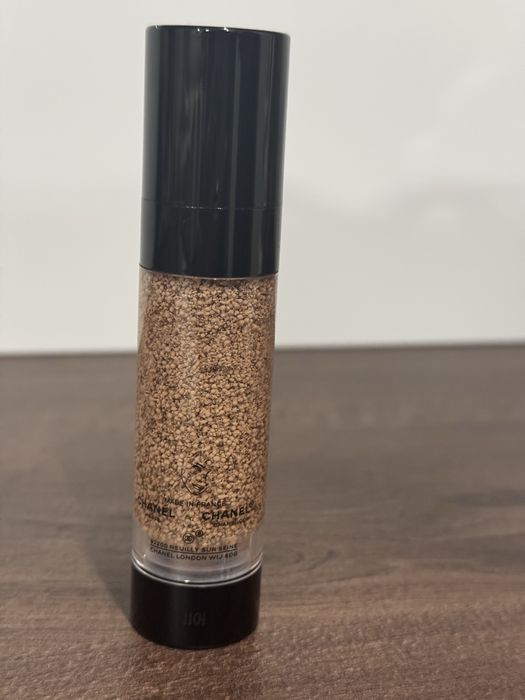 Тональна основа Chanel