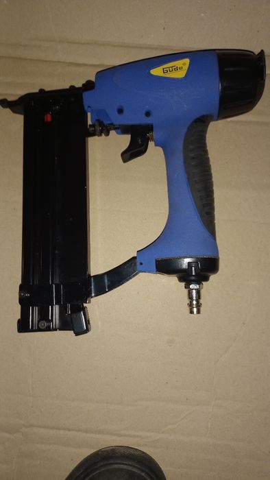 Пневматичний степлер