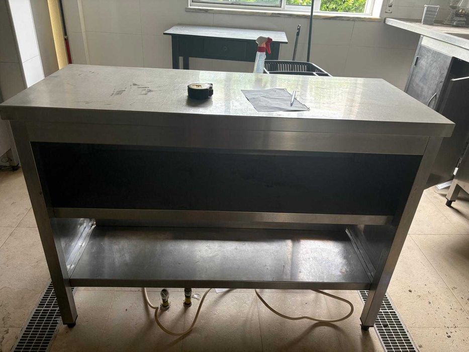 Cozinha de restauração em inox