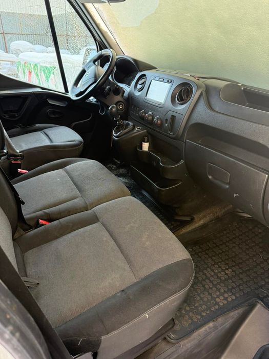 Вантажний бус Рено Мастер