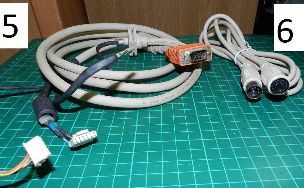 Różne kable ekranowane z wtyczkami i gniazdami.