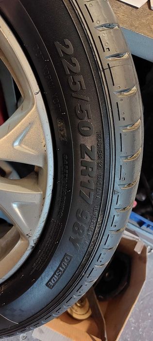 Opony Kumho 225/50/17  98Y xl Jak nowe