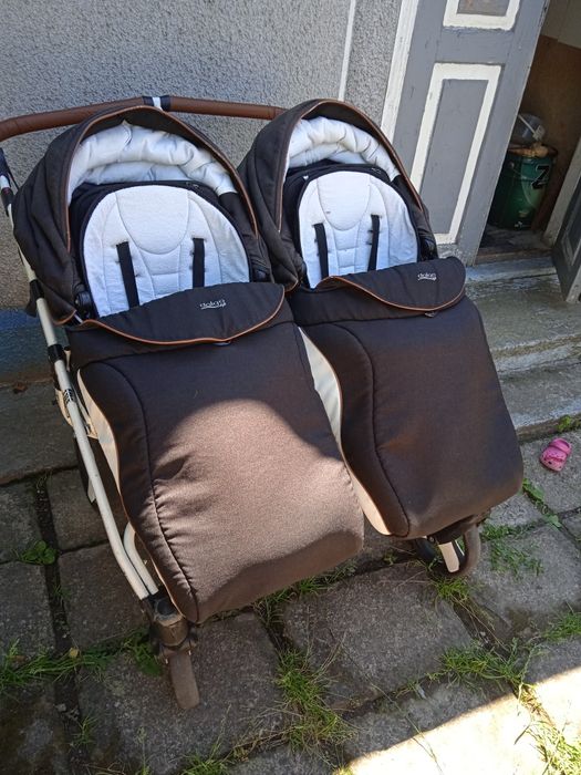 Коляска для двійні