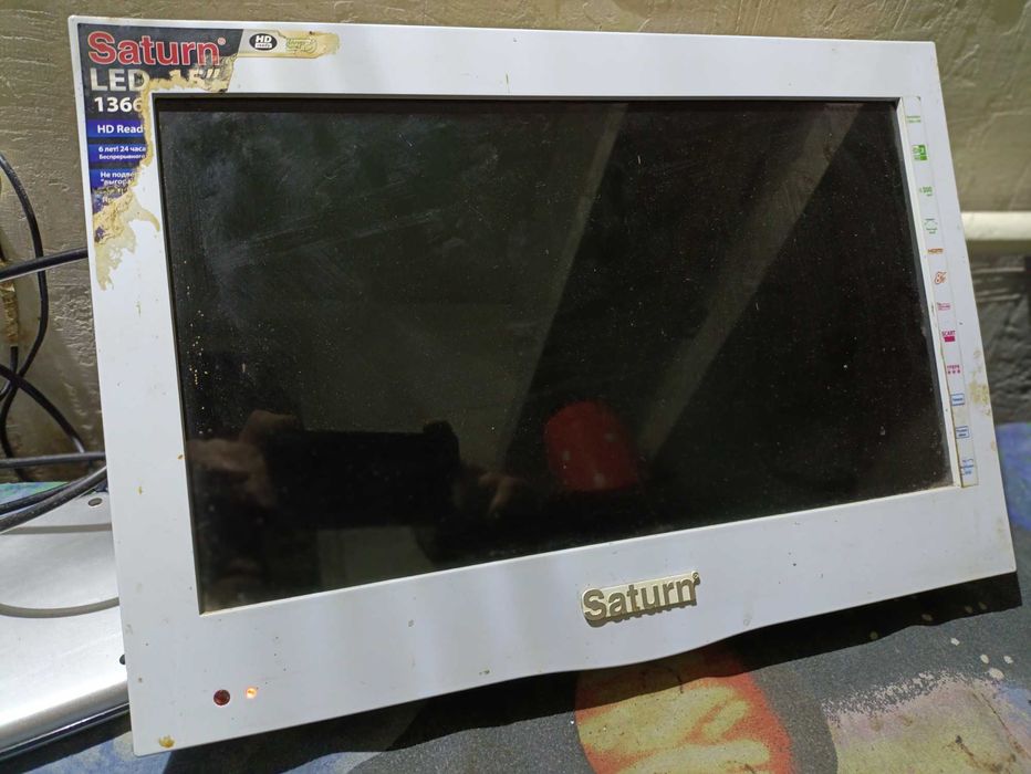 Телевизор Saturn led 15" дюймов 1366×768 белый просто в грязи))