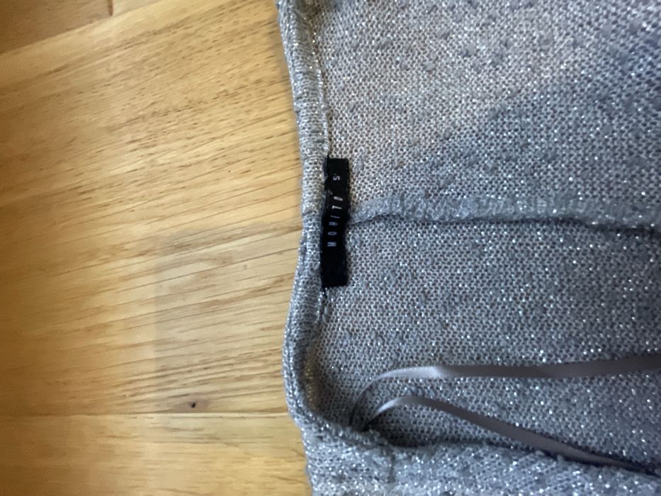 Srebrny polyskujacy sweter Mohito