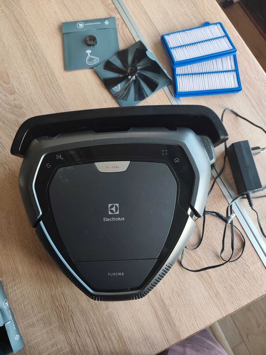 Робот-пилосос Electrolux PUREi9.2 + нові фільтри та щітки (під ремонт / на запчастини)