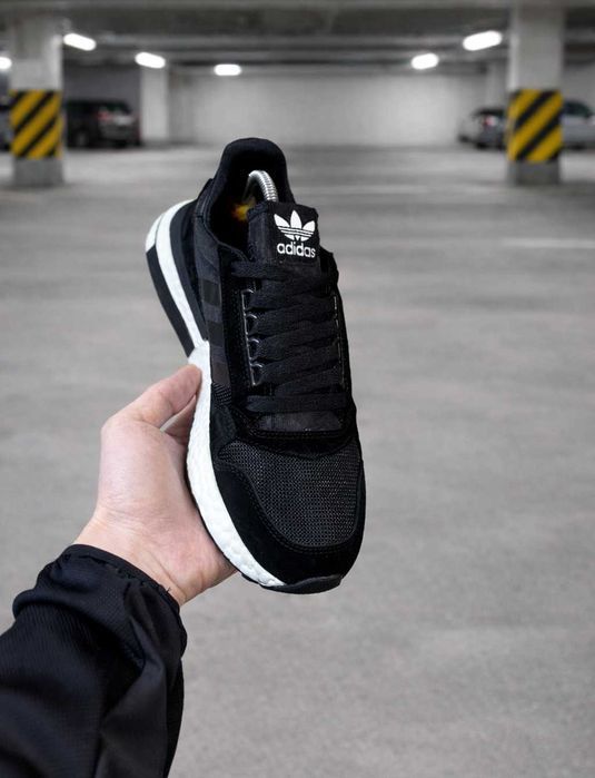 2235 Adidas ZX 500 RM чорні з білим - з 36 по 43 взуття кросівки