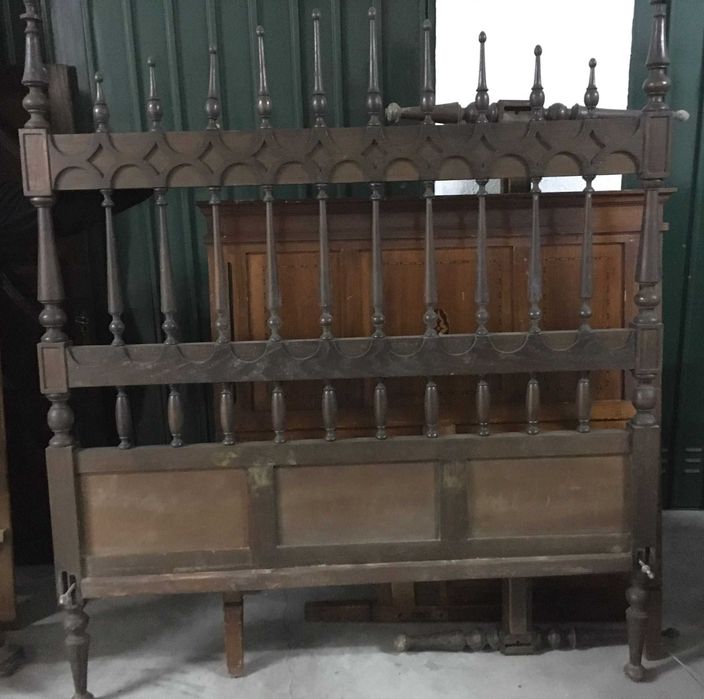 Cama de casal antiga completa