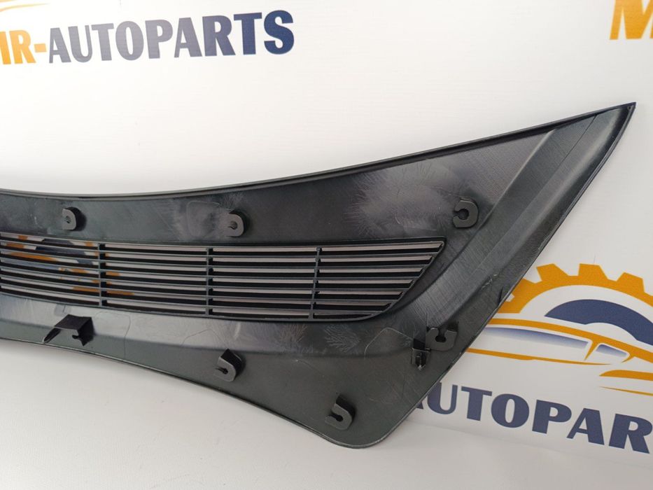 Підкапотний пластик жабо боксу задній Tesla Model 3 1081675-00-B