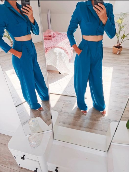 Kombinezon od PrettyLittleThing w intensywnym, niebieskim kolorze