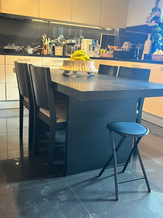 Excelente Mesa de cozinha +Cadeiras e bancos