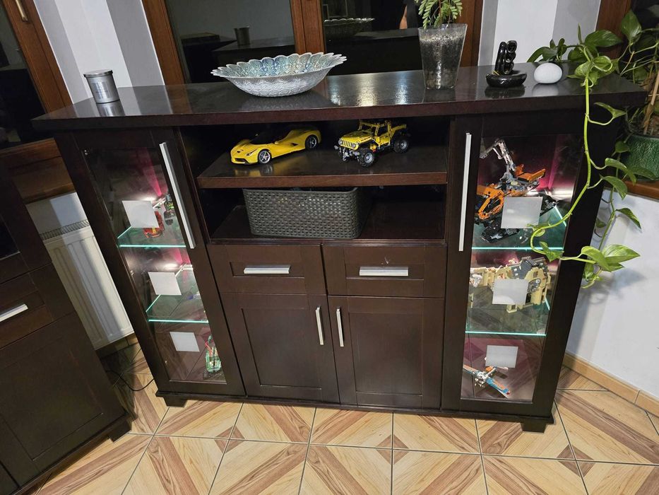 Zestaw mebli do salonu, komoda i szafki