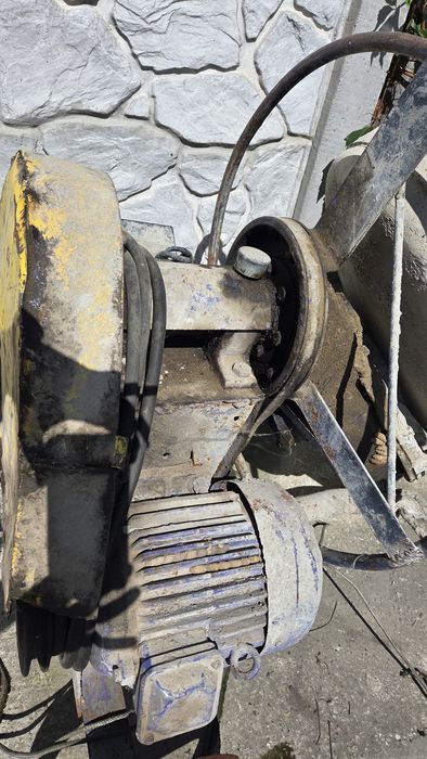 Продам бетонозмішувач б.у, у робочому стані. 380 Вт., 11000 грн. ТОРГ. Самовивіз, м. Обухів, Київська область. Оплата тільки при Самовывоз, на місті.