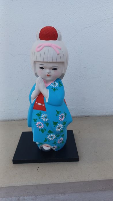 Figura de Gueixa em porcelana pintada
