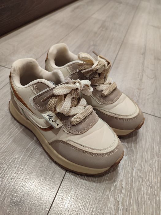 Дитячі кросівки для дівчинки