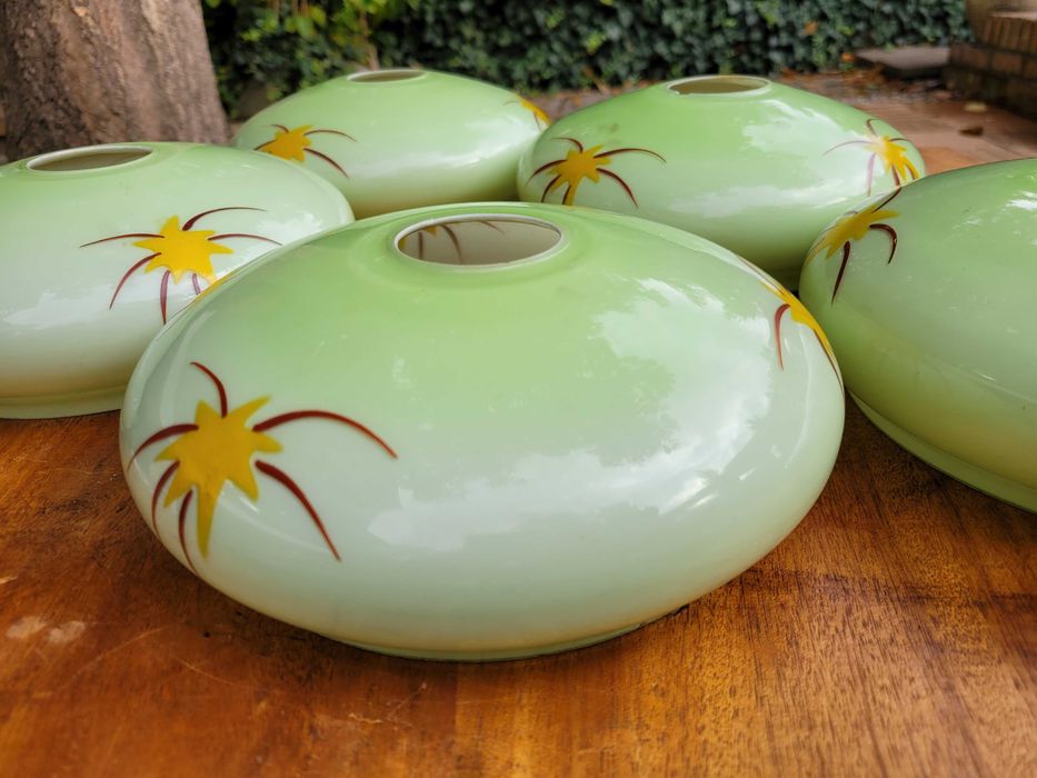 Stare klosze do żyrandola, berety