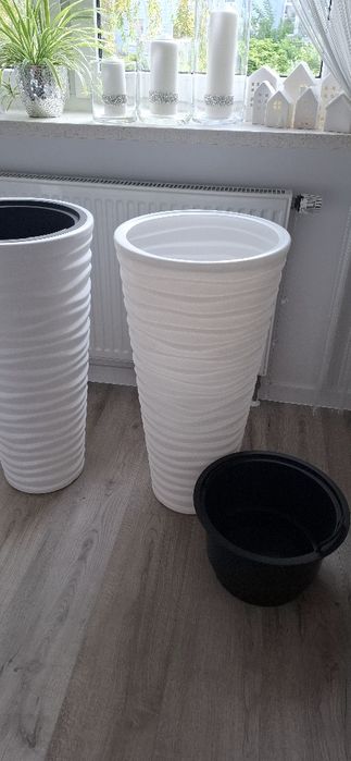 Dwie  nowe wielkie donice .