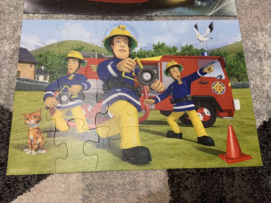 Продам пазли великі.